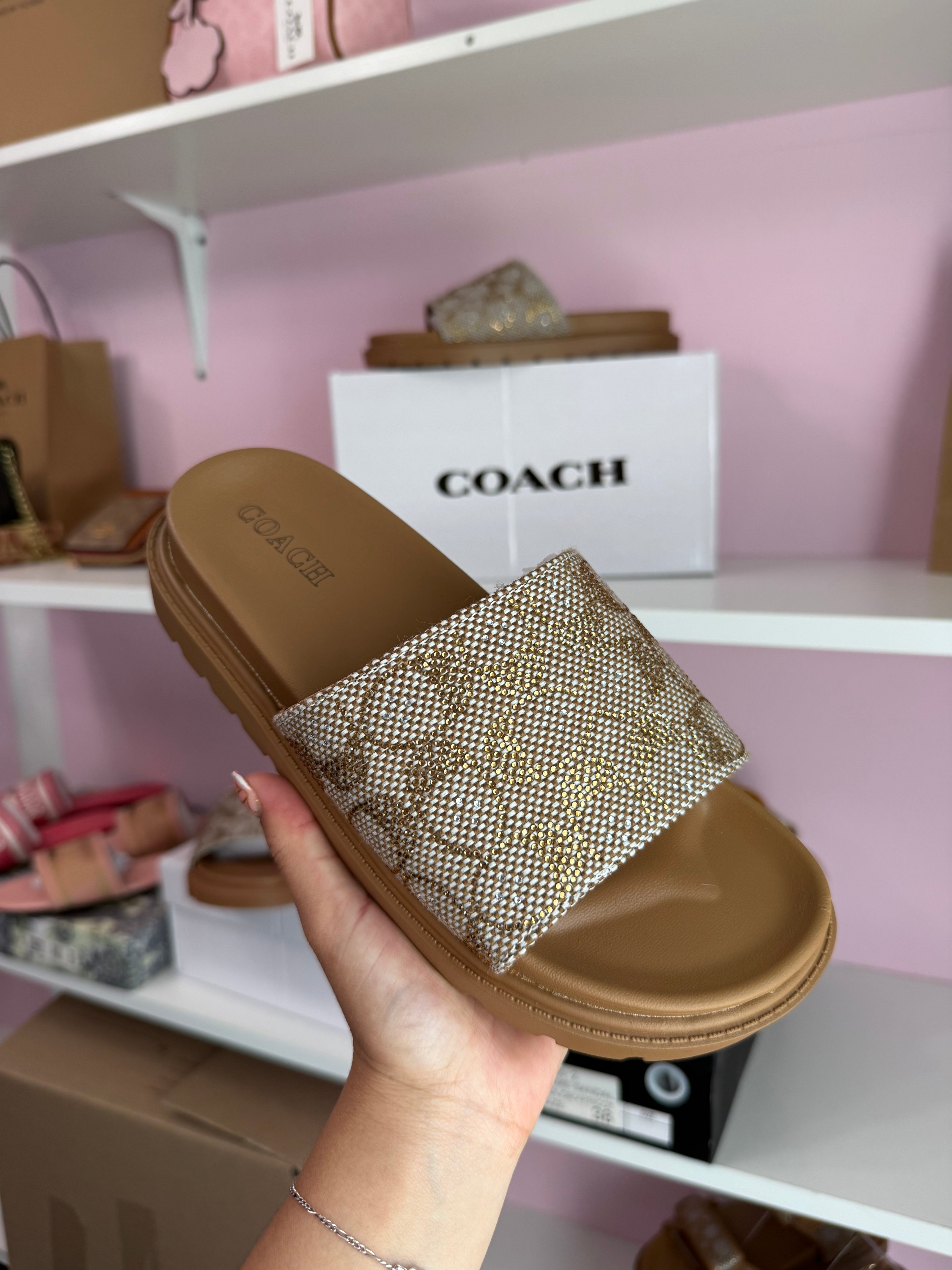 Sandalia COACH Cafe brillante